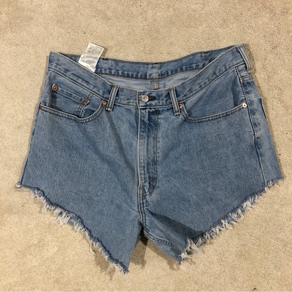 Hand-painted Denim Levi’s Groovy Cut-off Shorts W38 - Picture 2 of 3